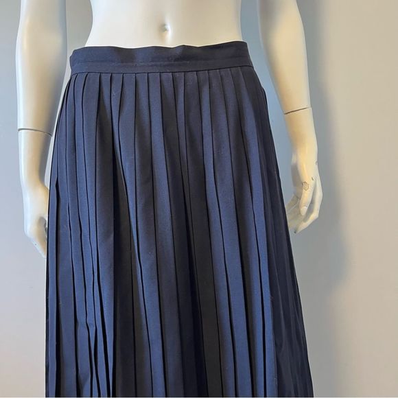 Vintage Pleated 100% Virgin Wool Midi Skirt Fully Lined Medium size Navy blue - Picture 3 of 6